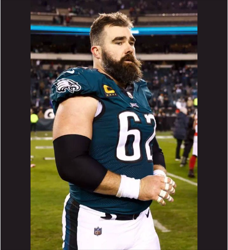 Jason Kelce’s rise to stardom wasn’t without its hurdles. His story of overcoming early setbacks is truly inspiring. 🏈