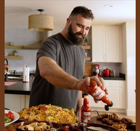 Ever wondered what fuels Eagles star Jason Kelce? 🏈 Here’s a glimpse into his daily diet – from hearty breakfasts to protein-packed lunches!
